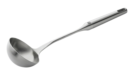 Половник TWIN Pure steel, 38 см Половник TWIN Pure steel, 38 смПодвесная утварь<br>Половник прекрасно подходит для перемешивания первых блюд и разлива их в тарелки при сервировке стола. Половником также удобно подавать соусы или подливку - он имеет глубокую чашу, что позволяет зачерпнуть желаемый объем блюда. Ручка половника имеет нескользящие накладки и отверстие для подвесного хранения.<br><br>Серия: TWIN Pure Steel
